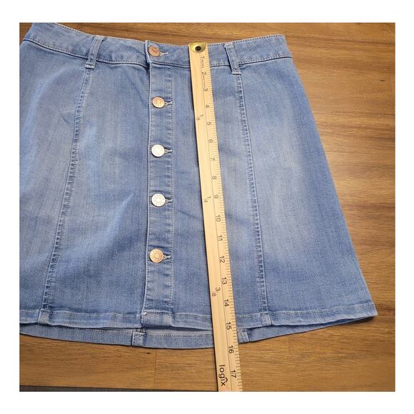 Celebrity Pink Denim Mini Skirt Sz 7 / 28 Button Front Stretch Blue – EUC - Picture 6 of 6